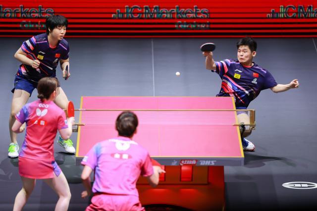 1747821300158062198.jpg (体育)(13)乒乓球——世乒赛:林诗栋_蒯曼无缘混双半决赛XxjpseC007245_20250521_PEPFN0A001.jpg