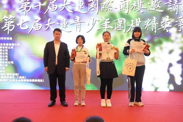 1748399470162069084.jpg 第七届大连青少年精英争霸赛女子组冠亚季军.jpg