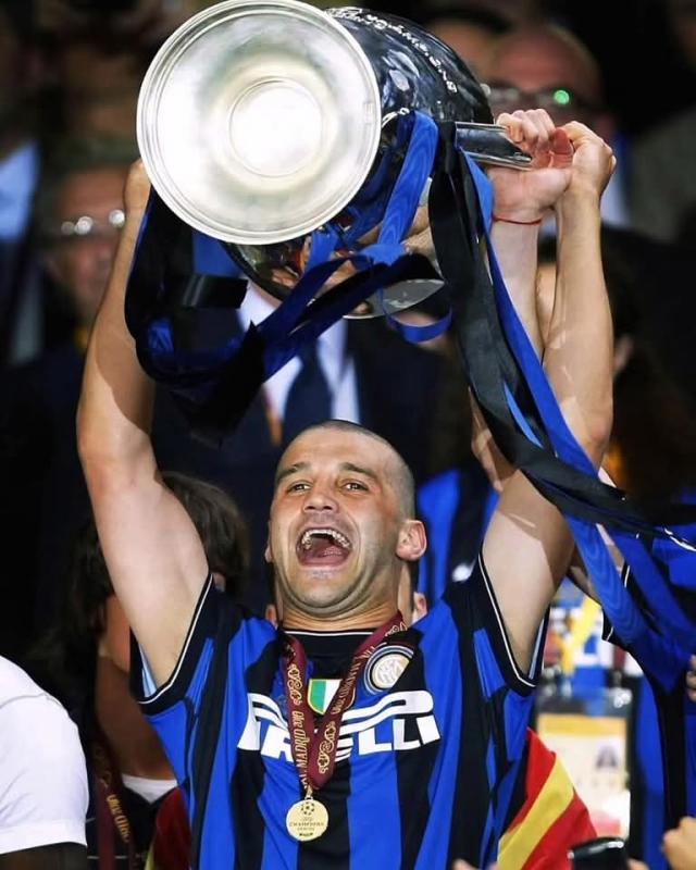chivu 22.jpg