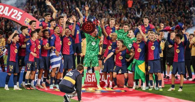 barcelona-trophy-lift_1d4krr7ot21ul1gi8ir3cledb9.jpg