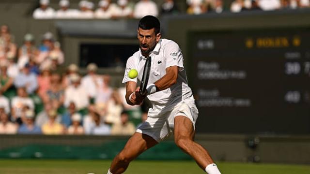 novak-djokovic-gana-flavio-cobolli-wimbledon-2025.jpg