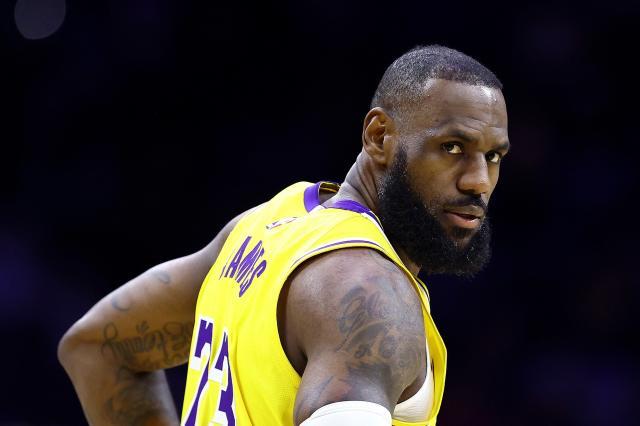 231128103407-01-nba-1127-lebron-james.jpg