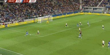 1757116954157022945.gif