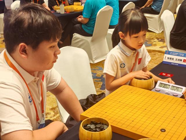 08最小棋手專注對局.jpg