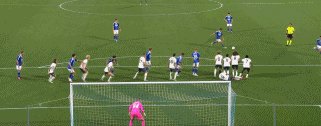 帕斯任意球.gif