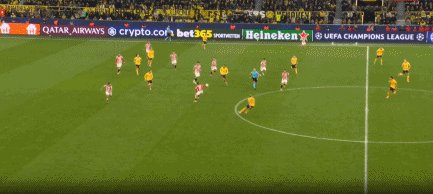 1759363880078010277.gif