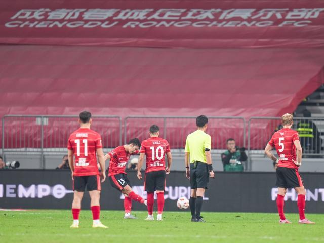 （体育）（3）足球——中超：成都蓉城不敌河南俱乐部酒祖杜康XxjpseC000199_20251031_PEPFN0A001.jpg