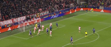 1762294599313093860.gif 步枪32犯规.gif