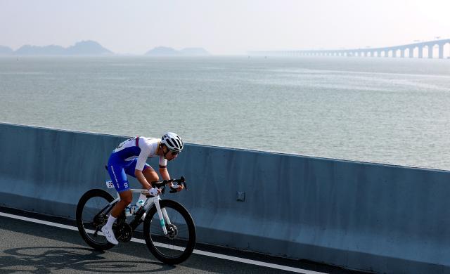 1762672943422066954.jpg (全运会)(41)公路自行车——女子个人赛决赛赛况XxjpseC000725_20251109_MVPFN0A001.jpg