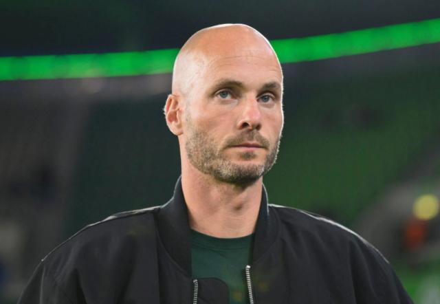 1762772219975011195.png simonis.png