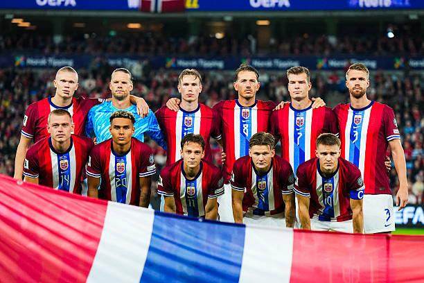 1763104073768023457.jpg 2233943899-612x612.jpg