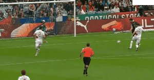 1763303019568063823.gif por arm 3.gif