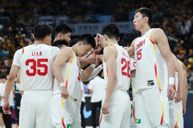 （体育）（24）篮球——世界杯预选赛：中国队不敌韩国队XxjpseC000190_20251128_PEPFN0A001.jpg