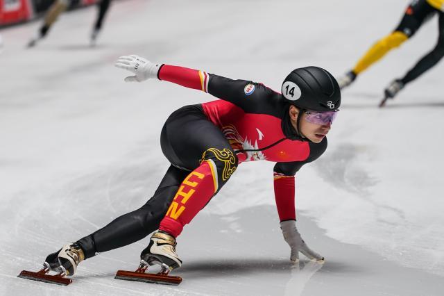 1764509205381067347.jpg (体育)(2)短道速滑——世巡赛第四站:中国队晋级男子5000米接力A组决赛XxjpseC000087_20251130_PEPFN0A001.jpg