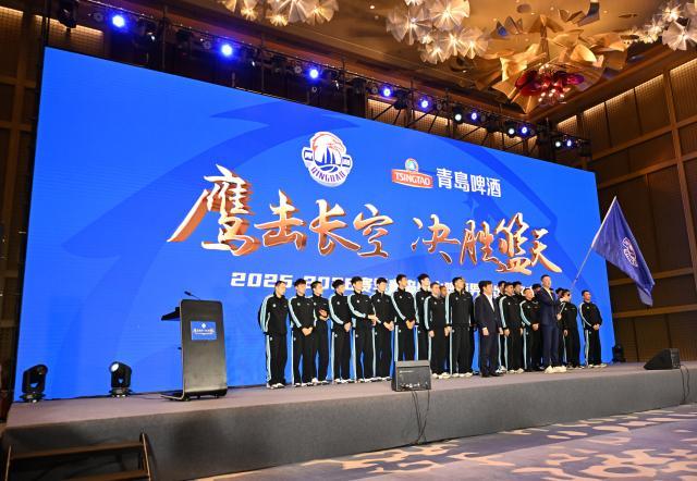 （体育）（4）篮球——CBA：青岛崂山啤酒队举行新赛季出征仪式XxjpseC000111_20251128_PEPFN0A001.jpg