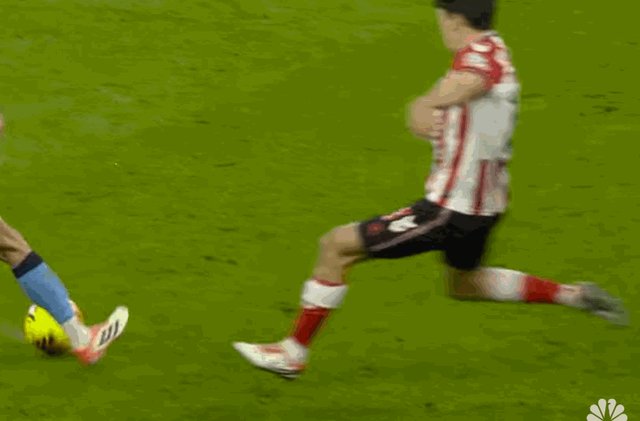 1765045046182044377.gif 红牌.gif