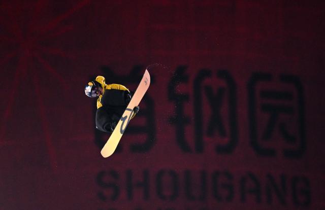 1765099564780032074.jpg (体育)(10)单板滑雪——大跳台世界杯:苏翊鸣夺冠XxjpseC000537_20251206_PEPFN0A001.jpg