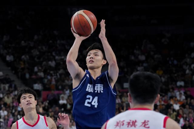 1765449284834024270.jpg (全运会)(11)篮球——男子成年组小组赛:广东胜江苏XxjpseC000505_20251106_PEPFN0A001.jpg