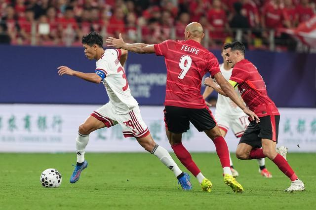 1765724381794043376.jpg (体育)(13)足球——亚冠精英联赛附加赛:成都蓉城队胜曼谷联队XxjpseC008153_20250812_PEPFN0A001.jpg