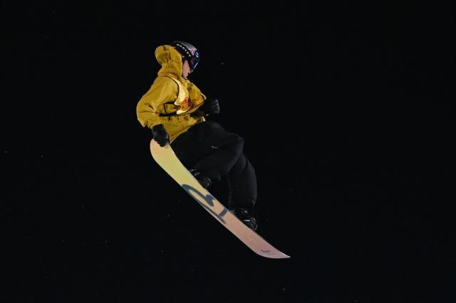 1767672723066062180.jpg (体育)(26)单板滑雪——大跳台世界杯:苏翊鸣夺冠XxjpseC000548_20251206_PEPFN0A001.jpg