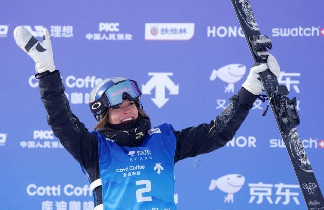 1767672775531069753.jpg (体育)(6)自由式滑雪——U型场地技巧世界杯:谷爱凌夺冠XxjpseC000039_20251213_PEPFN0A001.jpg