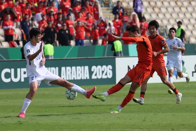 1769070750892061860.jpg (体育)(5)足球——U23亚洲杯八强赛:中国队对阵乌兹别克斯坦队XxjpseC000189_20260117_PEPFN0A001.jpg