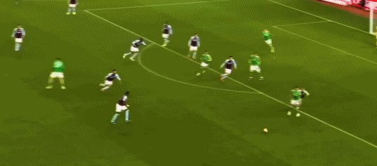 1771132763042050288.gif 迪涅手球误判.gif