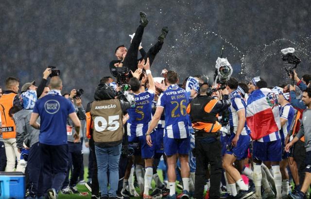 1483519--i-da-me-o-titulo-mister-farioli-i-fc-porto-e-o-novo-campeao.jpg