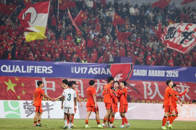 （体育）（3）足球——U17亚洲杯预选赛：中国胜孟加拉国_XxjpseC000319_20251130_PEPFN0A001.jpg