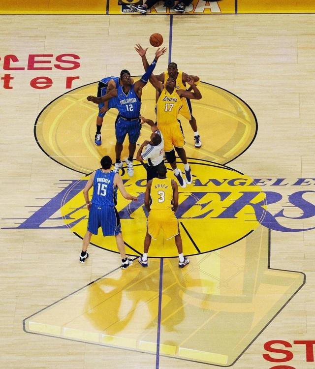 should-they-bring-back-the-finals-trophy-on-center-court-v0-23nukcujid5d1_副本.jpg