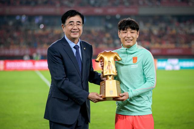 1781012465319044513.jpg (体育)(8)足球——国际邀请赛:中国队对阵泰国队+XxjpseC000038_20260609_PEPFN0A001.jpg
