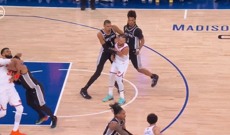 1781091429154011250.gif 2.gif