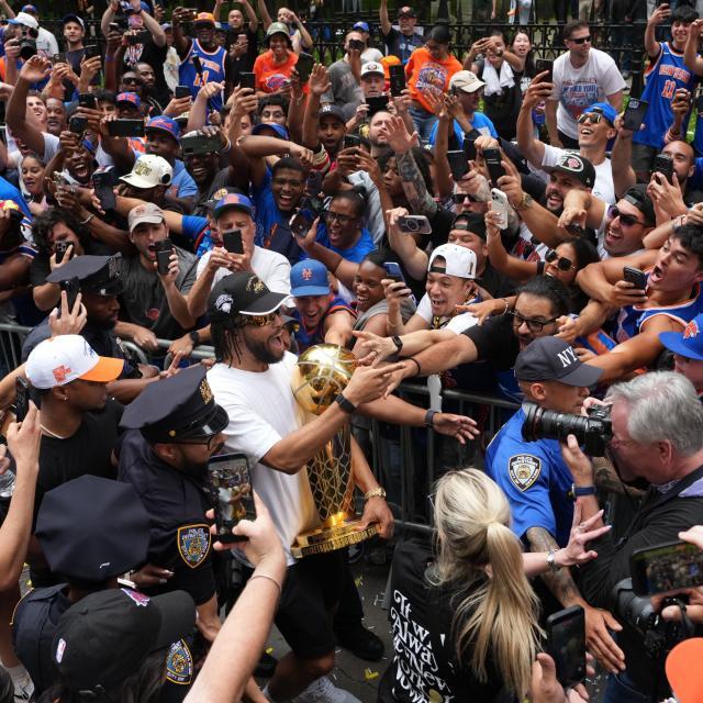 1782039943300003136.jpg 18met-knicks-parade-viz-stack-1215-update--01-hlbm-mediumSquareAt3X.jpg