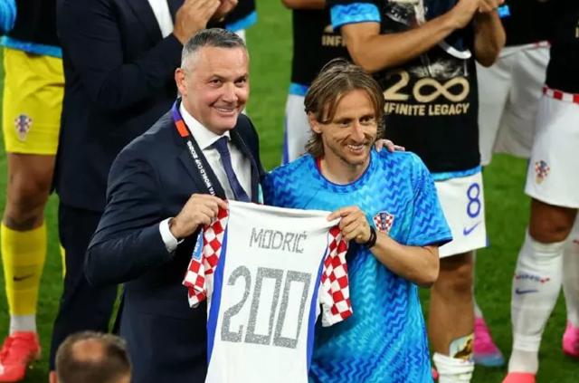 1782283632208025708.png modric 3.png
