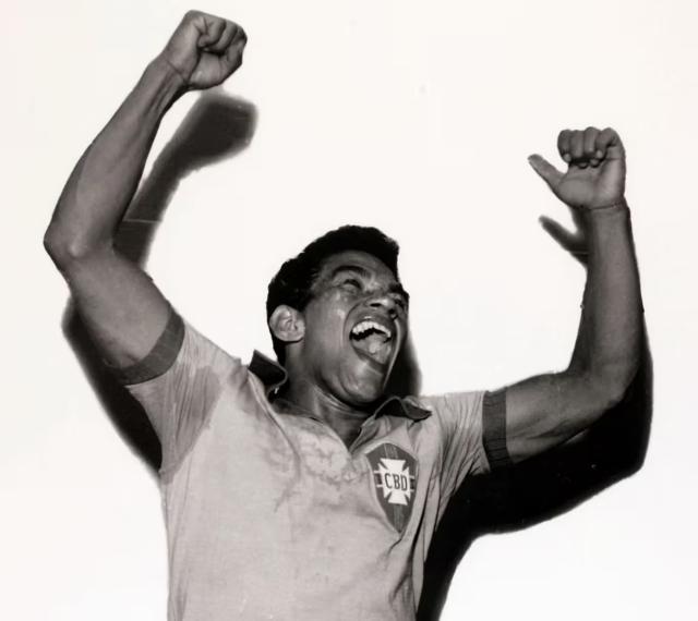 1783584886198007783.jpeg Garrincha-of-Brazil-celebrates-at-the-1962-FIFA-World-Cup.jpeg