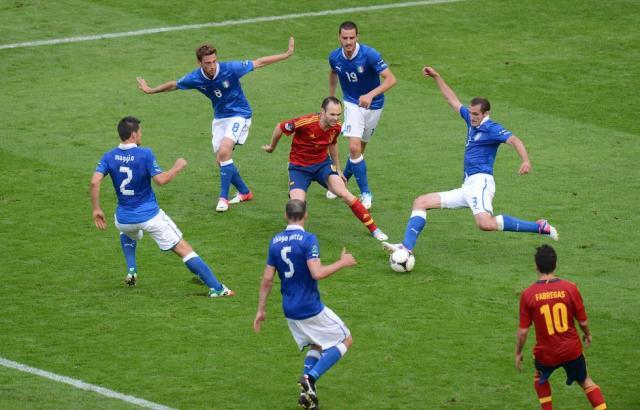 1784079885526084240.jpg iniesta.jpg
