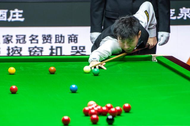 （体育）（6）斯诺克——中国公开赛：赵心童不敌张安达XxjpseC000006_20260812_PEPFN0A001.jpg