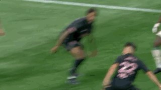 1792293829910037137.gif 05.gif