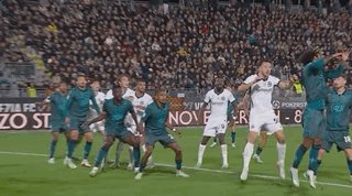 1793236327375080894.gif